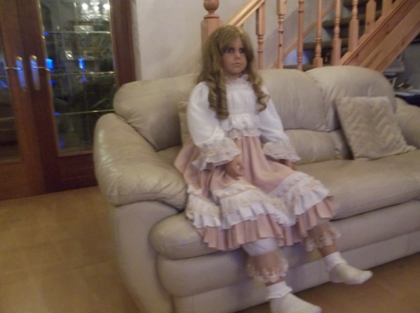 DOLLS ON ADVERT